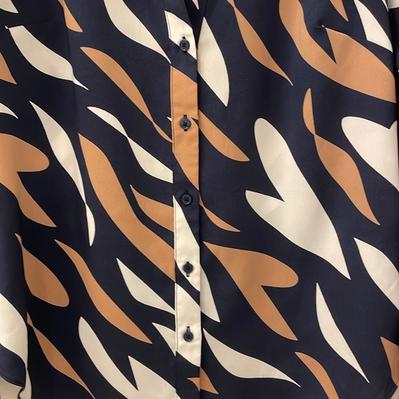 Ann Taylor patterned long sleeve blouse. Size: small - Picture 6 of 8